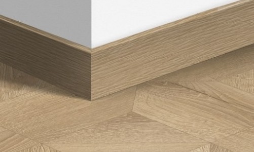 Quick-Step - Плинтус ламинированный Quick-Step Паркетный 77х14 мм Дуб песочный брашированный 4142 Плинтус ламинированный Quick-Step Паркетный 77х14 мм Дуб песочный брашированный 4142