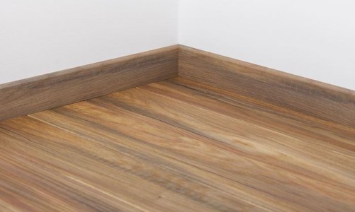Tarkett - Плинтус Tarkett Шпонированный 80x20 мм Дуб Schwarzwald Плинтус Tarkett Шпонированный 80x20 мм Дуб Schwarzwald