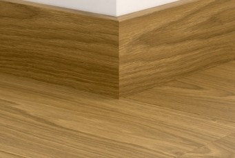 Плинтус ламинированный Quick-Step Паркетный 77х14 мм Дуб термо натуральный 5796