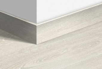 Плинтус ламинированный Quick-Step Паркетный 77х14 мм Дуб фантазийный белый 3559