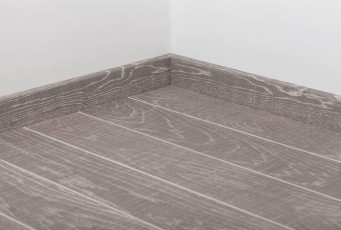 Плинтус Tarkett Шпонированный 80x20 мм Дуб Vintage Baden