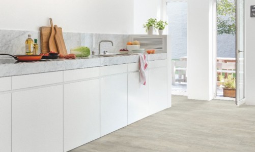Quick-Step - ПВХ плитка Quick-Step Ambient Glue Plus Травертин светло-серый AMGP40047 ПВХ плитка Quick-Step Ambient Glue Plus Травертин светло-серый AMGP40047