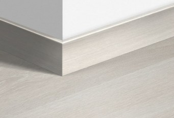 Плинтус ламинированный Quick-Step Паркетный 77х14 мм Дуб итальянский светло-серый 3831 (3573)
