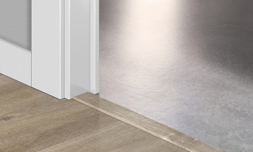 Quick-Step - Профиль Quick-Step Incizo для винила Дуб каньон светло-коричневый пилёный 40031 Профиль Quick-Step Incizo для винила Дуб каньон светло-коричневый пилёный 40031