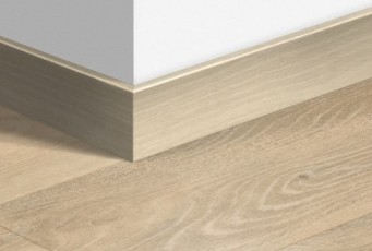 Плинтус ламинированный Quick-Step Паркетный 77х14 мм Дуб лесной массив бежевый 3545