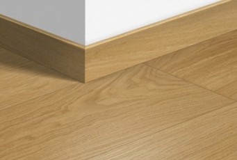 Плинтус ламинированный Quick-Step Паркетный 77х14 мм Доска натурального дуба лакированная 3106