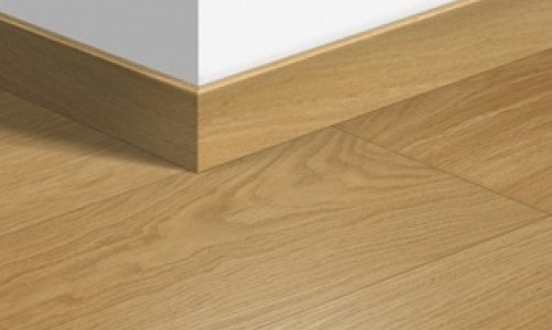 Плинтус ламинированный Quick-Step Паркетный 77х14 мм Доска натурального дуба лакированная 3106