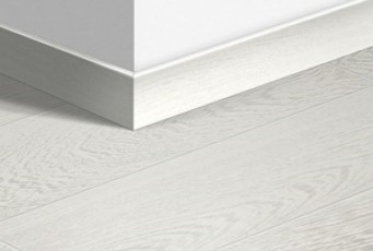 Плинтус ламинированный Quick-Step Паркетный 77х14 мм Венге интенсивный 1300