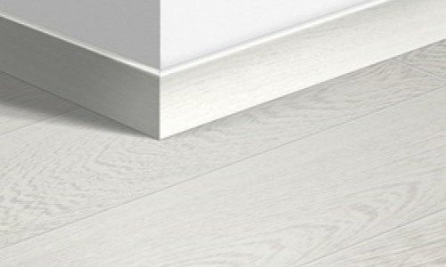 Плинтус ламинированный Quick-Step Паркетный 77х14 мм Венге интенсивный 1300