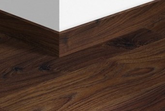Плинтус ламинированный Quick-Step Паркетный 77х14 мм Дуб белый затемненный 1496