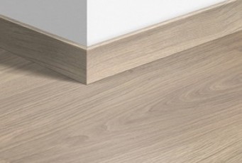 Плинтус ламинированный Quick-Step Паркетный 77х14 мм Дуб светло-серый лакированный 1304
