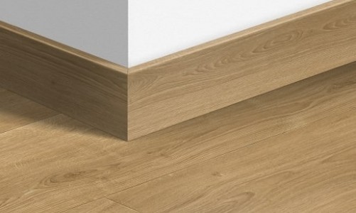 Quick-Step - Плинтус ламинированный Quick-Step Паркетный 77х14 мм Дуб теплый натуральный брашированный 4762 Плинтус ламинированный Quick-Step Паркетный 77х14 мм Дуб теплый натуральный брашированный 4762