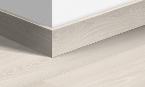 Плинтус ламинированный Quick-Step Паркетный 77х14 мм Дуб белый премиум 4757