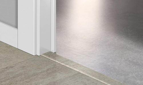 Quick-Step - Профиль Quick-Step Incizo для винила Травертин светло-серый 40047 Профиль Quick-Step Incizo для винила Травертин светло-серый 40047