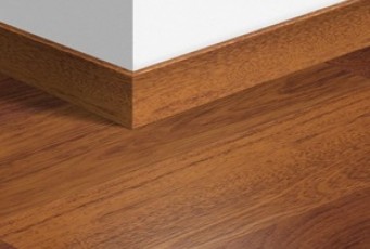 Плинтус ламинированный Quick-Step Паркетный 77х14 мм Доска мербау 0996