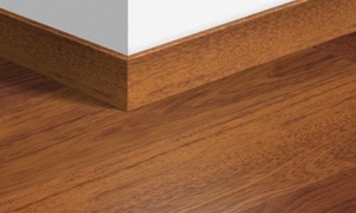 Плинтус ламинированный Quick-Step Паркетный 77х14 мм Доска мербау 0996