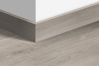 Плинтус ламинированный Quick-Step Паркетный 77х14 мм Дуб серый брашированный 4765