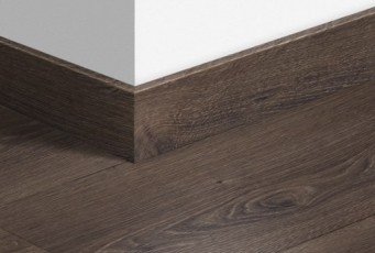 Плинтус ламинированный Quick-Step Паркетный 77х14 мм Дуб пустынный шлифованный темно-коричневый 3553